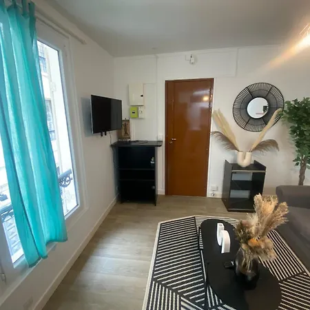 Jolie 2 Pieces Metro Voltaire - 11 - 2p Apartment Paris