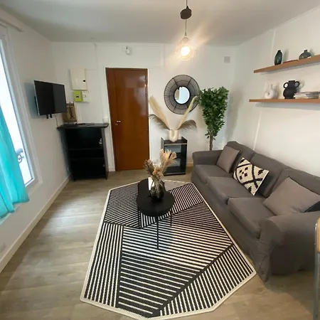 Jolie 2 Pieces Metro Voltaire - 11 - 2p Apartment *