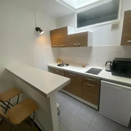 Jolie 2 Pieces Metro Voltaire - 11 - 2p Apartment Paris